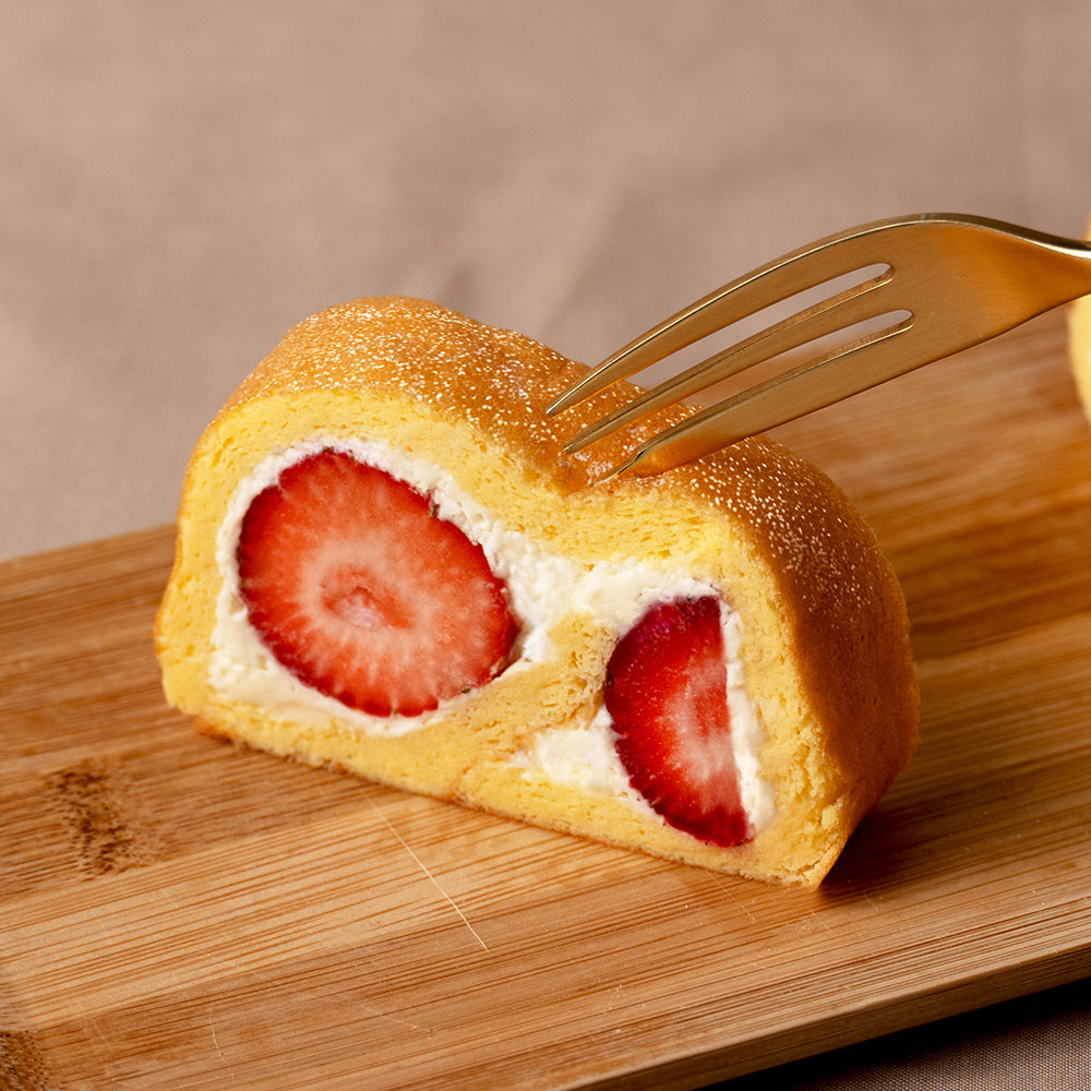 いちごロール ふわふわしっとりロールケーキ！あまおう苺を使用した、期間限定